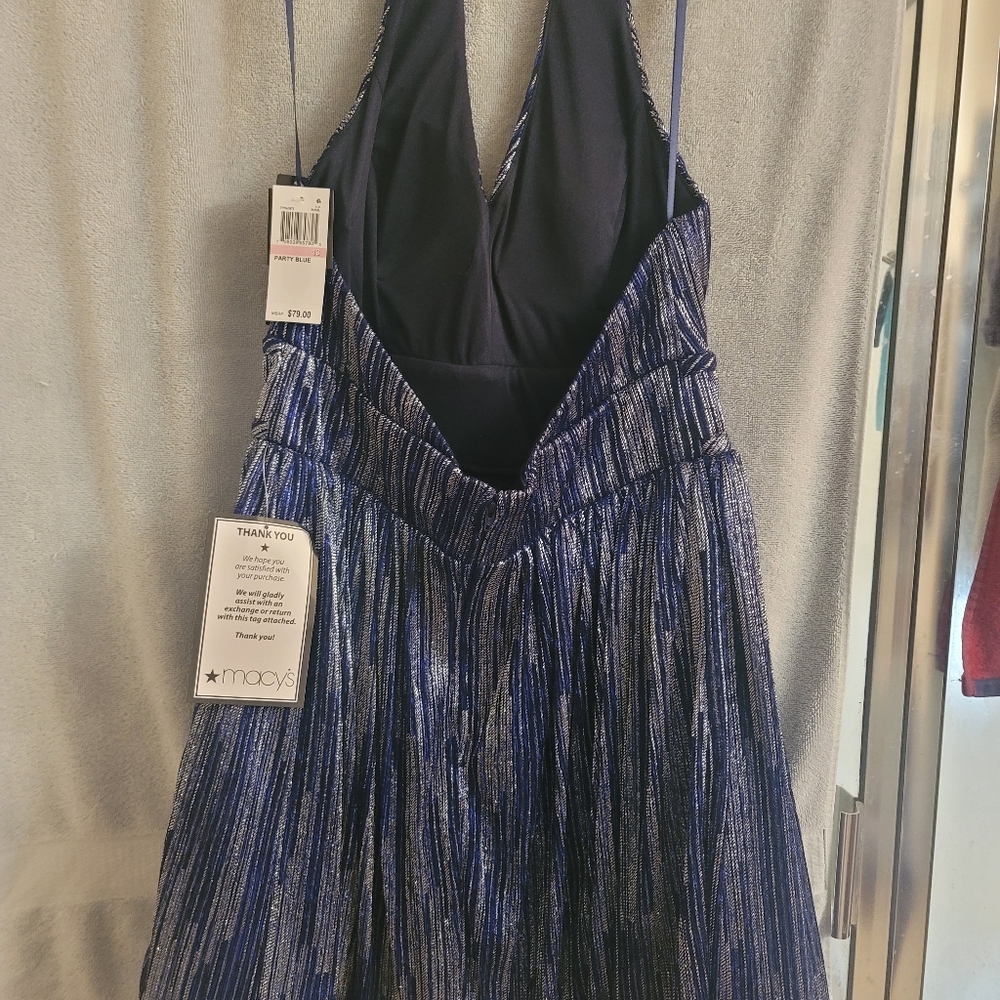 Dress - Picture 2 of 6